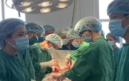 Cứu người bị mảnh dao cắm xuyên ngực