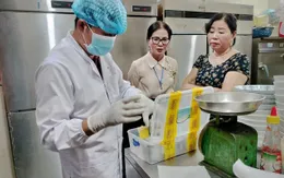 Hội An: Đình chỉ hoạt động cửa hàng bánh mì Phượng 3 tháng, phạt 96 triệu đồng