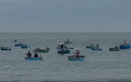 Nỗi lo tai nạn thuyền thúng mùa biển động