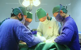 Cắt bỏ khối u Liposarcoma hiếm gặp trong ổ bụng người đàn ông