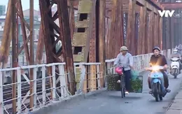 Ngược xuôi mưu sinh trên cầu Long Biên