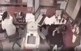 Truy bắt kẻ bịt mặt dùng dao cướp ngân hàng ở Nghệ An