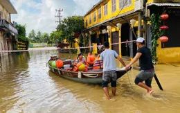 Lũ lớn gây ngập sâu nhiều nơi ở phố cổ Hội An
