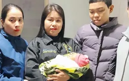 Bé gái 15 ngày tuổi bị bỏ lại gần cổng chùa