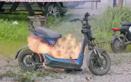 Cháy nổ pin xe điện: Làm thế nào để dập lửa hiệu quả?