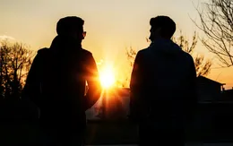 Đàn ông khó có bạn thân và cuộc khủng hoảng kết nối