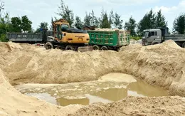 Núp bóng khu du lịch để hút cát bờ biển đi bán