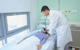 Cứu cô gái 17 tuổi bị ô tô tải đè lên ngực