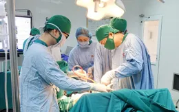 Phục hồi vận động cho cụ bà 103 tuổi sau té ngã