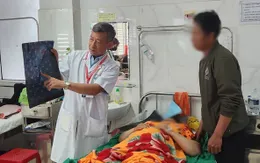 Ngã xuống giếng khi hái cà phê, người phụ nữ bị gãy cột sống, liệt 2 chân