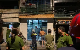 Xuyên đêm phá tường giải cứu nam thanh niên kẹt trong khe hở giữa hai nhà dân