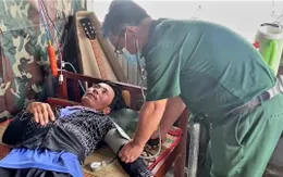 Cứu 7 thuyền viên trôi dạt trên vùng biển Bạc Liêu