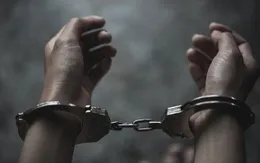 Bắt tạm giam đối tượng tổ chức cho người khác trốn đi nước ngoài