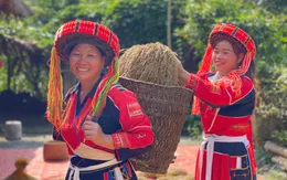 Nét rực rỡ trong trang phục truyền thống phụ nữ Pà Thẻn