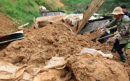 Bình Định: 2 công nhân bị đất vùi lấp trong lúc thi công hạ tầng ngầm đường điện