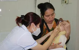 Hà Nội đồng loạt cho trẻ uống bổ sung vitamin A đợt 2 năm 2023