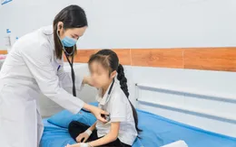 Bé gái bị nhiễm khuẩn huyết do Mycoplasma pneumoniae