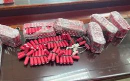 Triệt phá xưởng chế tạo pháo nổ trong thùng xe tải