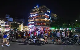 Phố đi bộ hồ Gươm: Không gian nghệ thuật cộng đồng