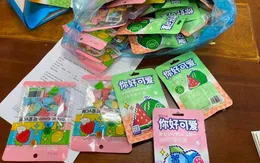 Hà Nội: Rà soát cơ sở kinh doanh ở cổng trường sau vụ ngộ độc do ăn kẹo lạ