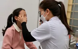 Nghệ An: Tự chế pháo bằng diêm, bé gái 11 tuổi bị bỏng hai mắt