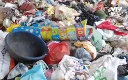 Bãi rác giữa khu dân cư gây khói bụi nghiêm trọng