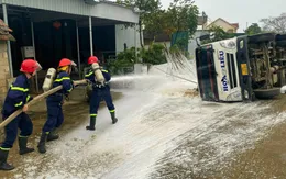 Liên tiếp 2 vụ xe bồn chở xăng bị lật và xe đầu kéo mất lái tại Nghệ An