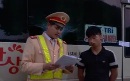 Thanh niên 16 tuổi vô tư điều khiển xe khách trên quốc lộ