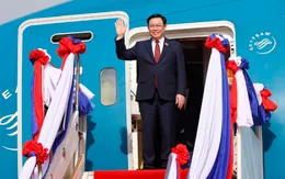 Chủ tịch Quốc hội Vương Đình Huệ đến Viêng Chăn, tham dự Hội nghị cấp cao Quốc hội ba nước CLV lần thứ nhất