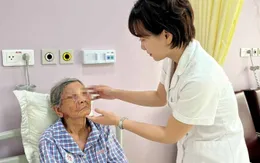 Cắt bỏ khối u vùng mặt cho cụ bà 98 tuổi