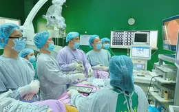 Nội soi qua hốc mắt để điều trị khối u trong não cho bệnh nhân