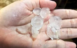 Mưa đá lớn bất ngờ xuất hiện tại nhiều nơi ở Quảng Nam