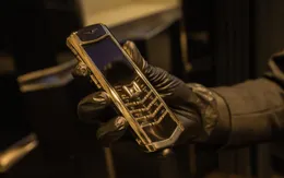 Vì sao điện thoại Vertu đắt ngang siêu xe vẫn có người mua?