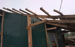 Mưa to kèm giông lốc ở Bắc Kạn