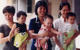 25 năm ngày những em bé đầu tiên chào đời nhờ thụ tinh trong ống nghiệm