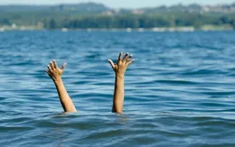 Đi hóng mát cùng bà, 3 cháu nhỏ đuối nước thương tâm