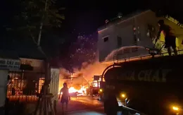 Kịp thời dập tắt đám cháy lúc rạng sáng tại một tiệm sửa xe