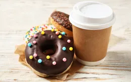 Đồ ăn và đồ uống có thể là nguyên nhân khiến bạn cảm thấy lo lắng