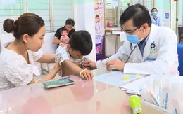 Nhiều trẻ em và người lớn nhập viện do thời tiết nắng nóng