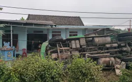 Xe container mất lái lao vào nhà dân ở Quảng Trị