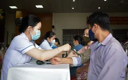 Đà Nẵng: Khám chữa bệnh, phát thuốc miễn phí cho công nhân có hoàn cảnh khó khăn
