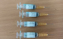 Đình chỉ công tác 2 cán bộ y tế liên quan vụ tiêm vaccine hết hạn cho trẻ