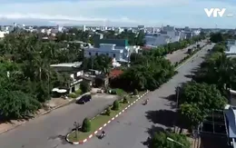 Hai căn nhà nằm chắn ngang đường ở Bạc Liêu