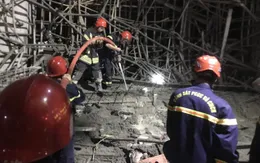 Sập giàn giáo công trình, 5 người thương vong