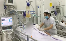 Vụ ngộ độc Botulinum tại TP Hồ Chí Minh: Bệnh viện Chợ Rẫy nỗ lực cứu chữa 2 bệnh nhân