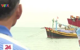 Muôn vàn hiểm nguy hành trình vượt sóng bám biển mùa mưa bão