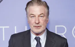 Alec Baldwin phẫu thuật thay khớp háng