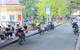 Muôn kiểu giải nhiệt của người dân Thủ đô