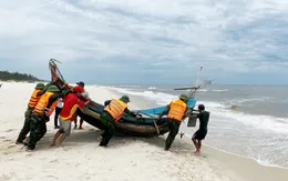 Mưa lớn, lốc xoáy gây thiệt hại tại nhiều địa phương
