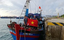 Hải đoàn 129 Hải quân khắc phục sự cố gãy neo cho tàu cá